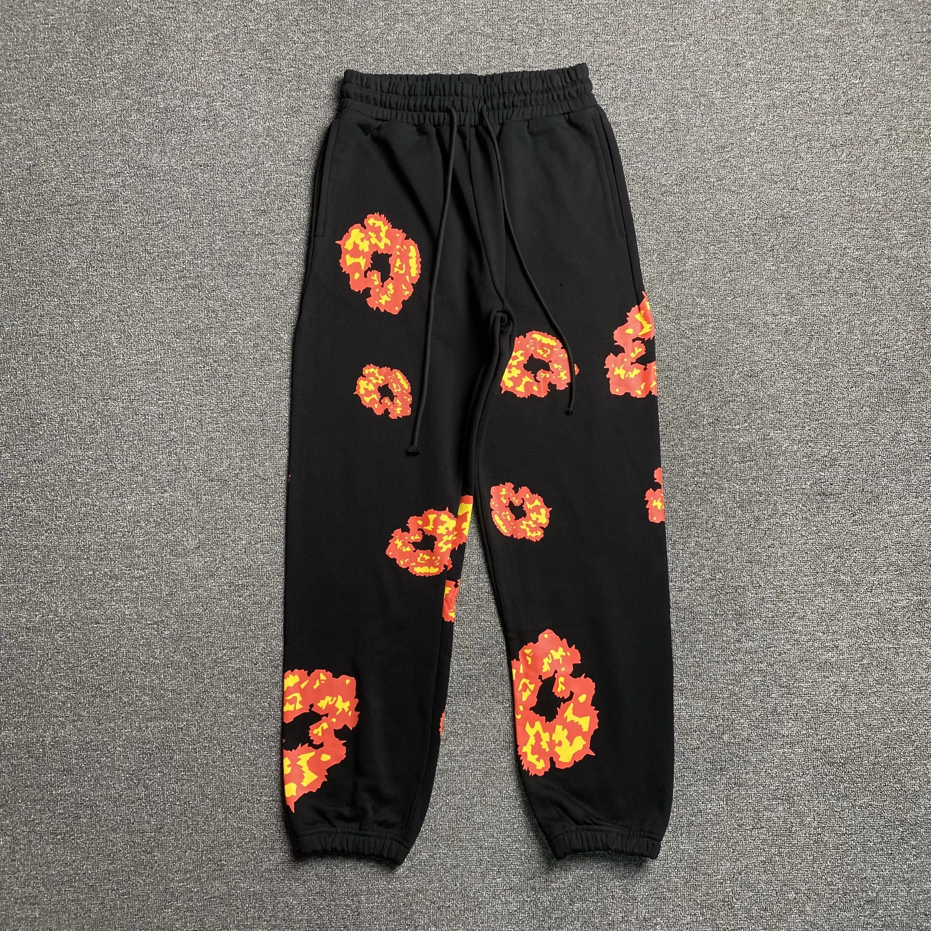 DENIM TEARS x OFFSET WREATH SWEATPANTS BLACK