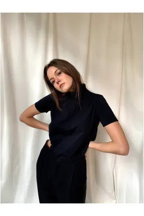 The sara cropped shirt in black